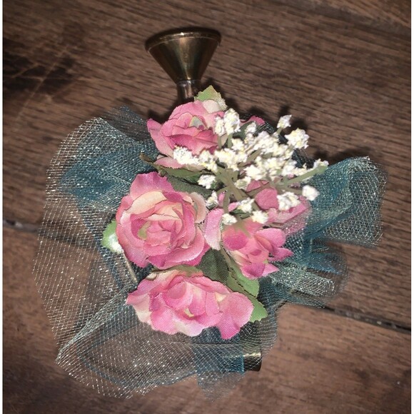 Mini Brass Holsley Watering Can With Flowers - Picture 3 of 6